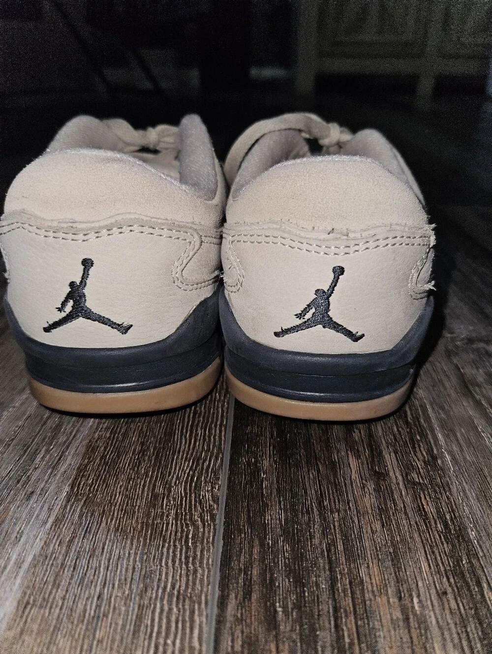 Men's Casual Suede Low-Top Jordan Sneakers in Beige